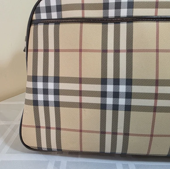 Burberry Vintage Overnight Bag. EUC - Picture 4 of 14